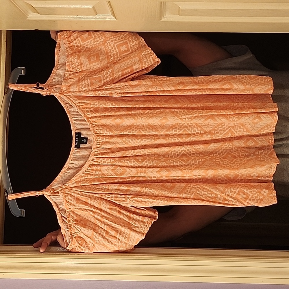 Torrid Size 1 peach/orange/white